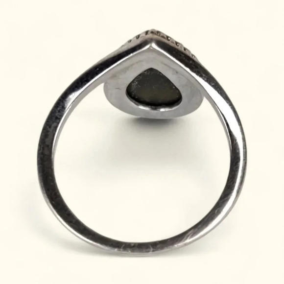 Sterling Silver & Topaz Tear Drop Ring - Picture 2 of 8